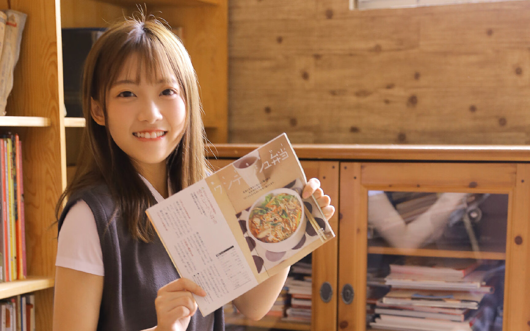 “天府新区沙滩赛场:沙滩手球展现极速与力量”