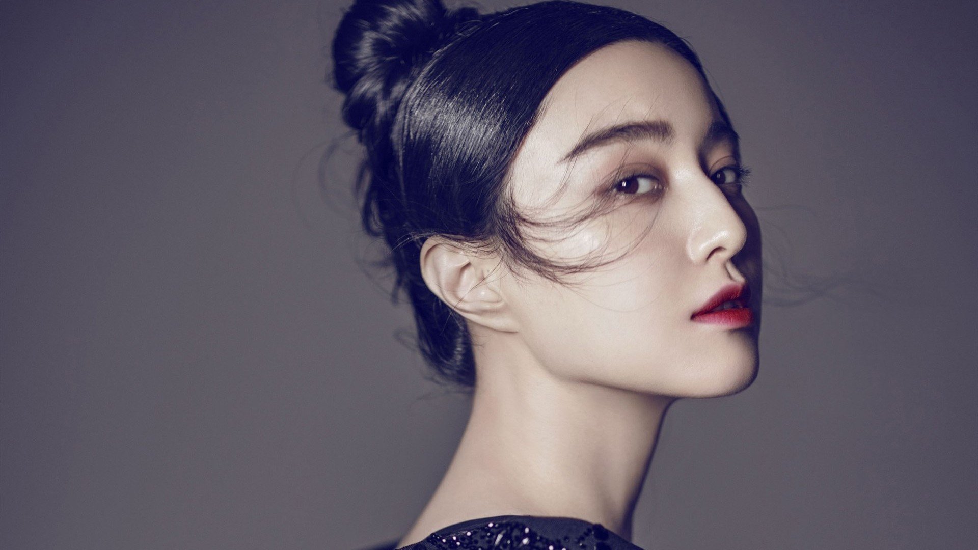 五大联赛是否广泛使用非传统边路球员组织进攻,何为五大联赛