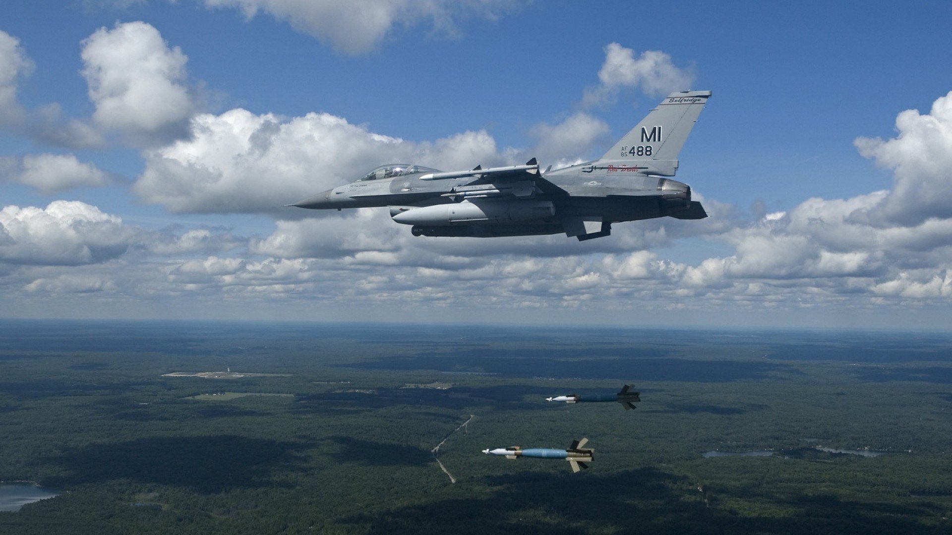 轻艇马拉松迎多国强手,水上对决看点足,2021陆上赛艇马拉松